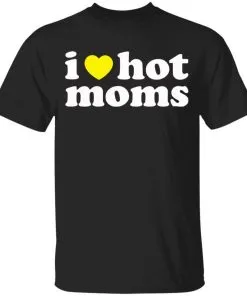 I LOVE HOT MOMS Youth T-Shirt